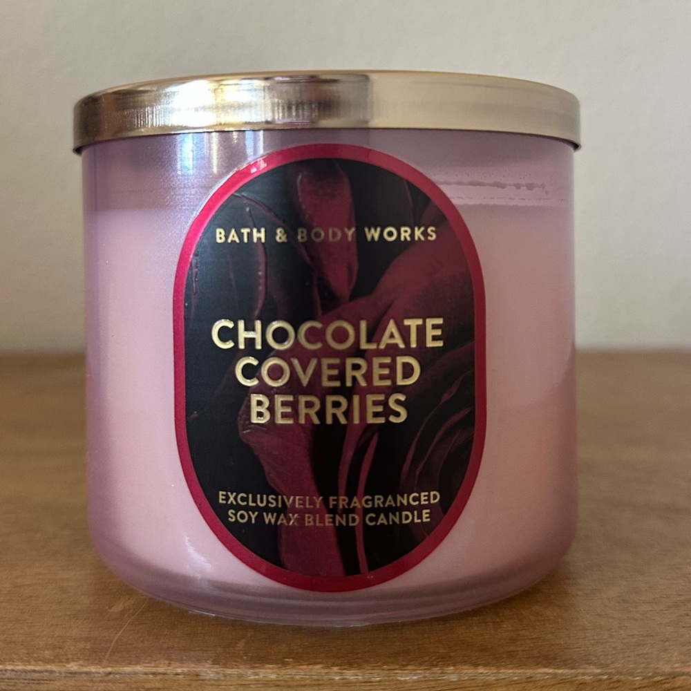 NEW Bath & Body Works CHOCOLATE COVERED BERRIES 3 wick Candle